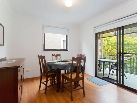 2 'Carindale', 19-23 Dowling Street - Pool, Tennis Court, Close To Town - Accommodation Bookings 3
