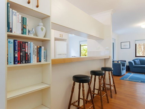 2 'Carindale', 19-23 Dowling Street - Pool, Tennis Court, Close To Town - Accommodation Bookings 1