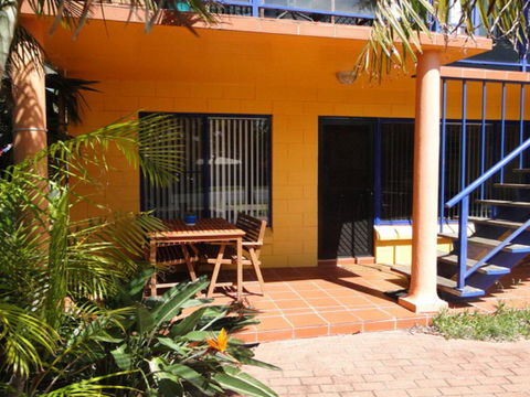 2 'Copacabana', 61 Sandy Point Road - Cute Unit With Water Views From The Balcony - Accommodation Bookings 1