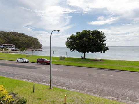 2 'Little Hut' 20 Kurrawa Close - Stunning Water Views Of Little Beach - Accommodation Bookings 0