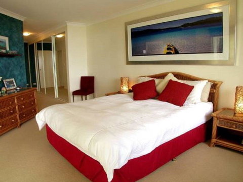 2 'Magnus Pines' 52-56 Magnus Street - Stunning Unit With Aircon, Water Views & Foxtel - Accommodation Bookings 2