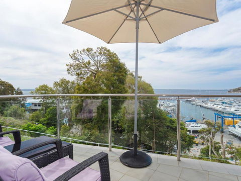 2 'Paradiso', 4 Laman Street - Beautiful Unit With Stunning Water Views & Pool - Accommodation Bookings 0