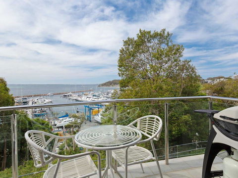 2 'Paradiso', 4 Laman Street - Beautiful Unit With Stunning Water Views & Pool - Accommodation Bookings 1