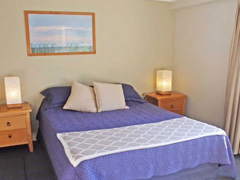 2 'Seashells' 21-23 Magnus Street - Pool , Lift , Aircon - Accommodation Bookings 2
