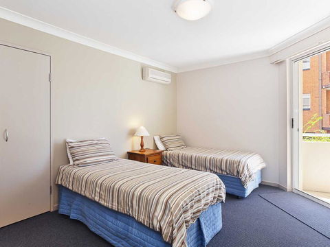 2 'Seashells' 21-23 Magnus Street - Pool , Lift , Aircon - Accommodation Bookings 1