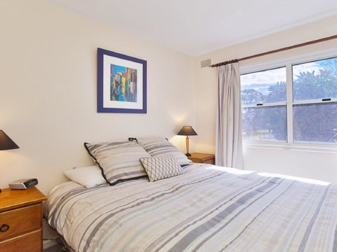 2 'Sunnie Belle' 3 Victoria Parade- Water Views Over Nelson Bay Foreshore - Accommodation Bookings 1