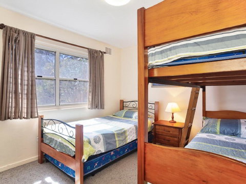 2 'Sunnie Belle' 3 Victoria Parade- Water Views Over Nelson Bay Foreshore - Accommodation Bookings 3