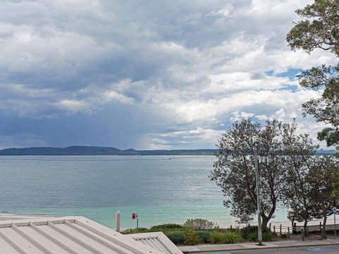2 'Sunnie Belle' 3 Victoria Parade- Water Views Over Nelson Bay Foreshore - Accommodation Bookings 0