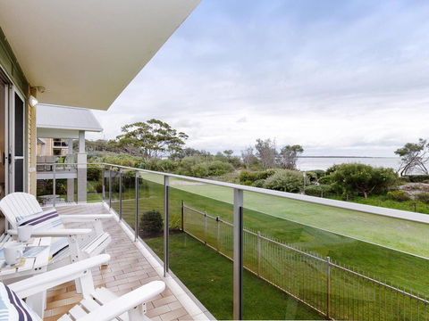2 'The Helm' 22 Voyager Cl - Stunning Waterfront Unit With Air Conditioning - Accommodation Bookings 0
