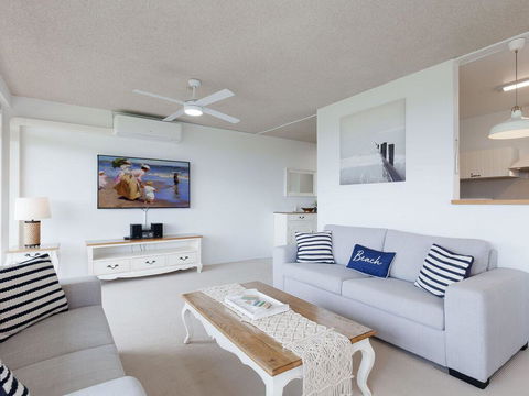 2 'The Helm' 22 Voyager Cl - Stunning Waterfront Unit With Air Conditioning - Accommodation Bookings 3