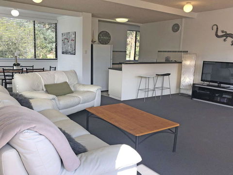 2 'Villa Ellisa', 8-10 Columbia Cl - Beautiful Water Views & Directly Across To Little Beach - Accommodation Bookings 1