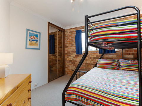 2 'Yachtsman Rest', 37 Victoria Parade - Foxtel, Aircon, Waterviews - Accommodation Bookings 3