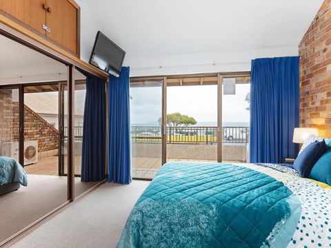 2 'Yachtsman Rest', 37 Victoria Parade - Foxtel, Aircon, Waterviews - Accommodation Bookings 2
