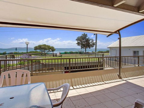 2 'Yachtsman Rest', 37 Victoria Parade - Foxtel, Aircon, Waterviews - Accommodation Bookings 0