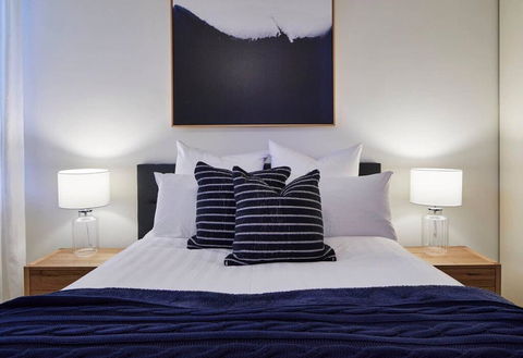 2 Bdrm South Yarra Apt With Balcony And Parking - Accommodation Bookings 3