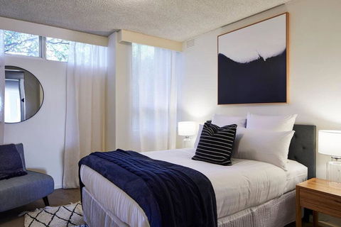 2 Bdrm South Yarra Apt With Balcony And Parking - Accommodation Bookings 2