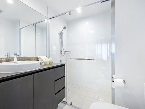 2 Bedroom Ocean View Apartment In Surfers Paradise - Accommodation Bookings 2
