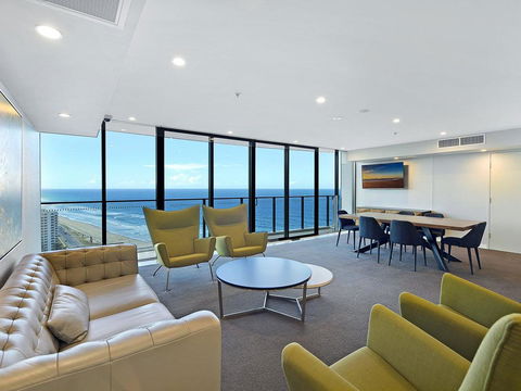 2 Bedroom Ocean View Apartment In Surfers Paradise - Accommodation Bookings 3