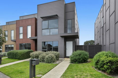 2 Bedroom Townhouse - Family & Corporate Bookings Only - Accommodation Bookings 3