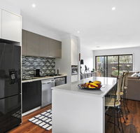 2 Bedroom Townhouse - Family  Corporate Bookings Only