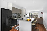 2 Bedroom Townhouse - Family  Corporate Bookings Only