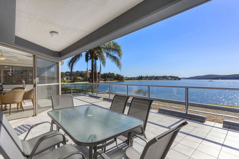 2 The Shores Soldiers Point - Waterfront - Uninterrupted Water Views INCLUDING ALL LINEN & TOWELS, Free Wi-Fi - Accommodation Bookings 0