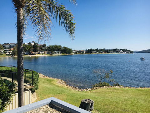 2 The Shores Soldiers Point - Waterfront - Uninterrupted Water Views INCLUDING ALL LINEN & TOWELS, Free Wi-Fi - Accommodation Bookings 2