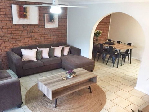 2/10 Catalina Close - Walk To Shoal Bay Beach - Accommodation Bookings 1