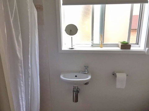 2/10 Catalina Close - Walk To Shoal Bay Beach - Accommodation Bookings 3