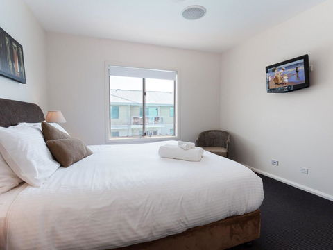 245 'Pacific Blue', 265 Sandy Point Rd - Air Conditioned Unit With Resort Facilities And Linen Supplied - Accommodation Bookings 2