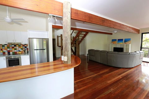 25 Naiad Court - Rainbow Shores, The Ultimate Beachside Executive Property, Air Conditioned - Accommodation Bookings 1
