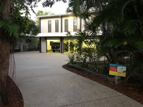 25 Naiad Court - Rainbow Shores, The Ultimate Beachside Executive Property, Air Conditioned - Accommodation Bookings 0