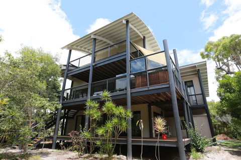 25 Naiad Court - Rainbow Shores, The Ultimate Beachside Executive Property, Air Conditioned - Accommodation Bookings 3