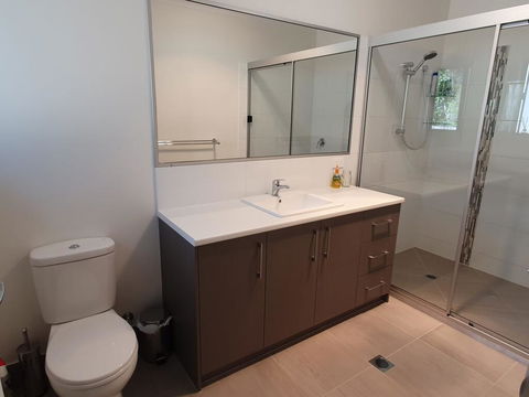 26 Satinwood Drive- Low Set Modern, Sleeps 8 - Accommodation Bookings 0