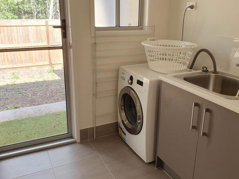 26 Satinwood Drive- Low Set Modern, Sleeps 8 - Accommodation Bookings 1