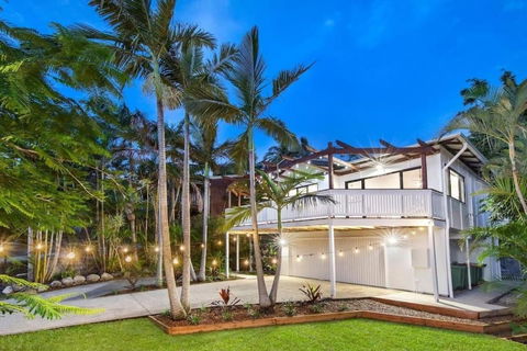 BERRIMA LUXE - Noosa Hill Home - Heated Pool - Accommodation Bookings 1