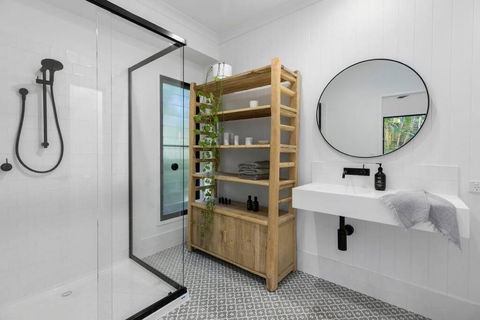 BERRIMA LUXE - Noosa Hill Home - Heated Pool - Accommodation Bookings 3