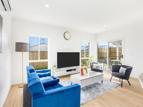 Brand New Comfy Home, 4Bedroom, Designer Furniture - Accommodation Bookings 0