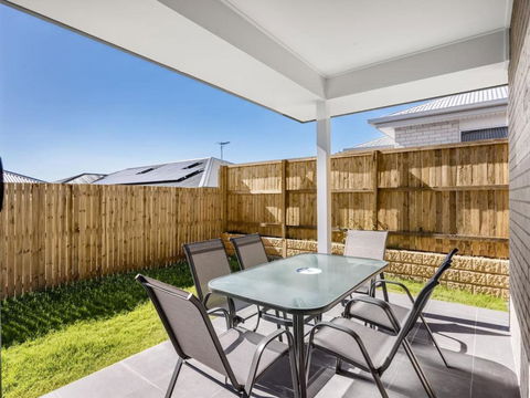 Brand New Comfy Home, 4Bedroom, Designer Furniture - Accommodation Bookings 4