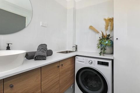 CANAL7-ON THE MOOLOOLABA CANAL! - Accommodation Bookings 4