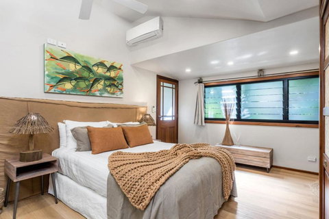 Cape Byron Suite 2, 3 With Private Lounge - Accommodation Bookings 2