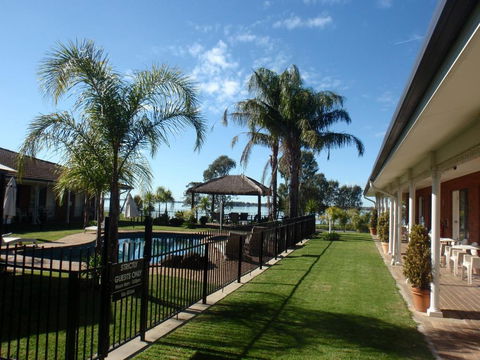 CAPRICORN MOTOR Inn - Accommodation Bookings 0