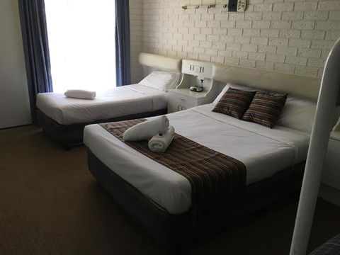 CAPRICORN MOTOR Inn - Accommodation Bookings 4