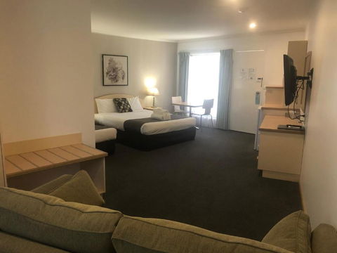 CAPRICORN MOTOR Inn - Accommodation Bookings 2