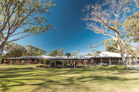 CATALINA Lake-front RETREAT - Accommodation Bookings 1