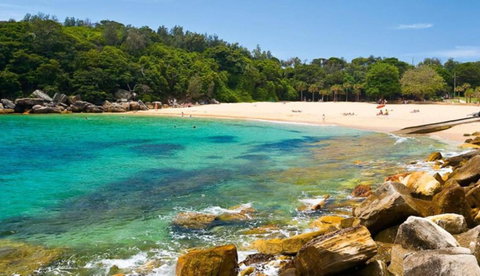 Charming 2-Bed Townhouse 5-Min From Beach - Accommodation Bookings 4