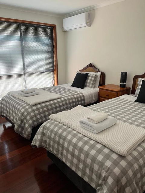 Charming 4BR Retreat Near Gawler - Accommodation Bookings 4