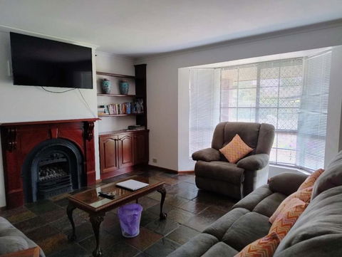 Charming 4BR Retreat Near Gawler - Accommodation Bookings 1