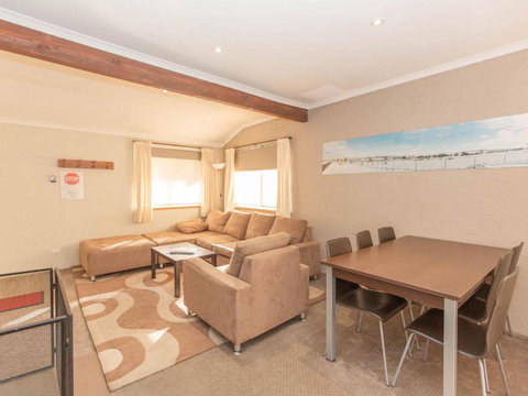 Charvel 2 35 Gippsland Street - Accommodation Bookings 4