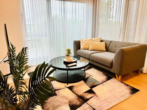 Chic 1BR Apt Urban Retreat Pool Parking Gym - Accommodation Bookings 0